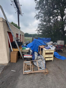 Business queued-photos - The Junkluggers