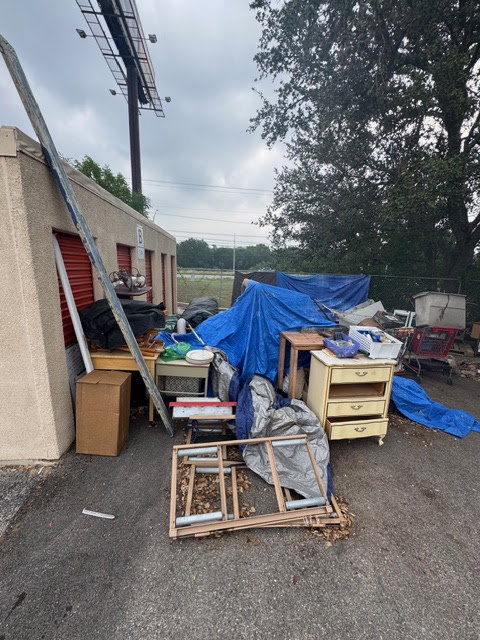 Business queued-photos - The Junkluggers