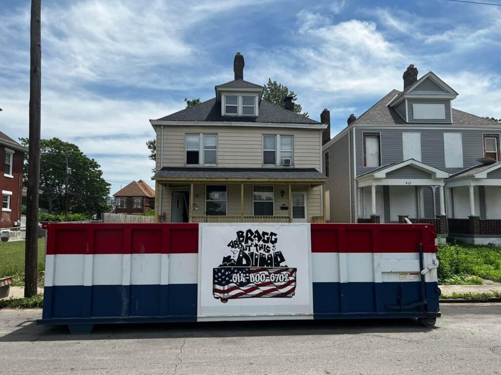 Business queued-photos - Bragg About This Dump