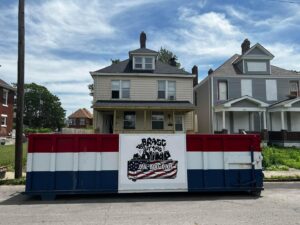 Business queued-photos - Bragg About This Dump