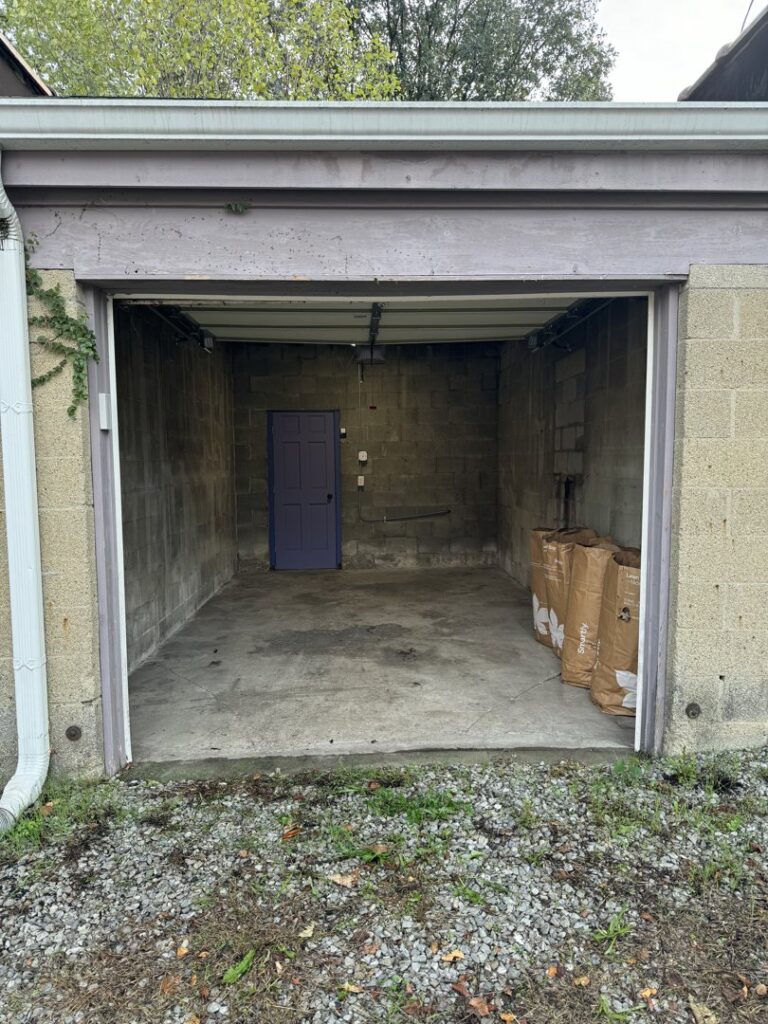 Business queued-photos - Junk King