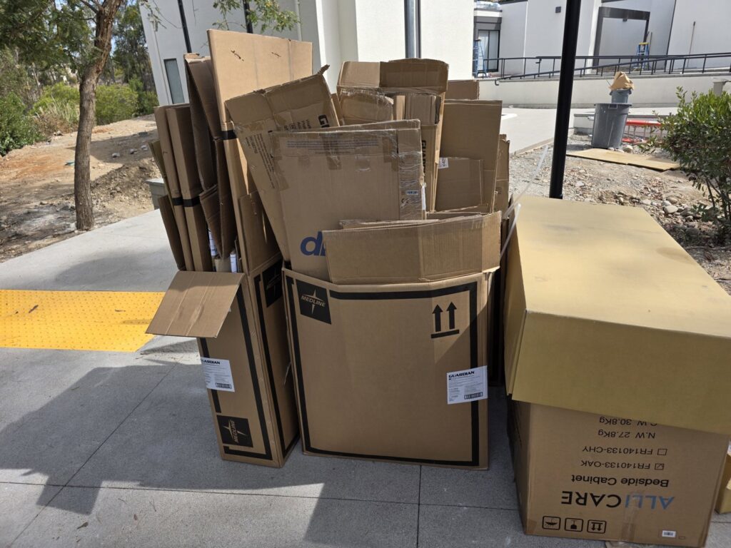 Business queued-photos - Junk Junkys