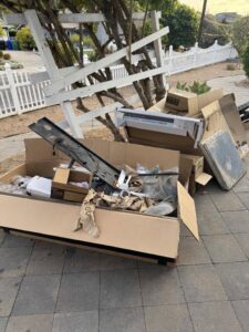 Business queued-photos - Junk Junkys