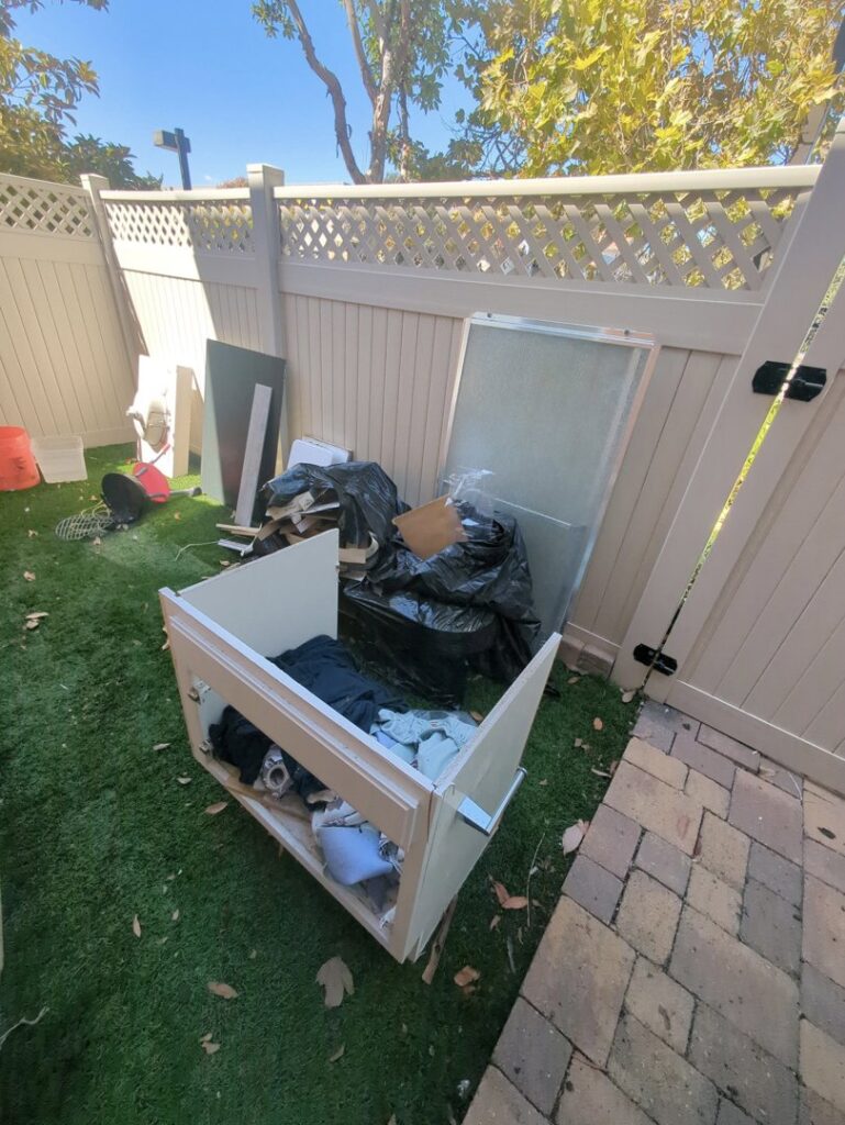 Business queued-photos - Junk Junkys