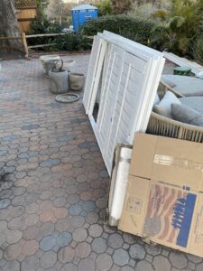 Business queued-photos - Junk Junkys