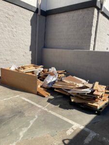 Business queued-photos - Junk Junkys