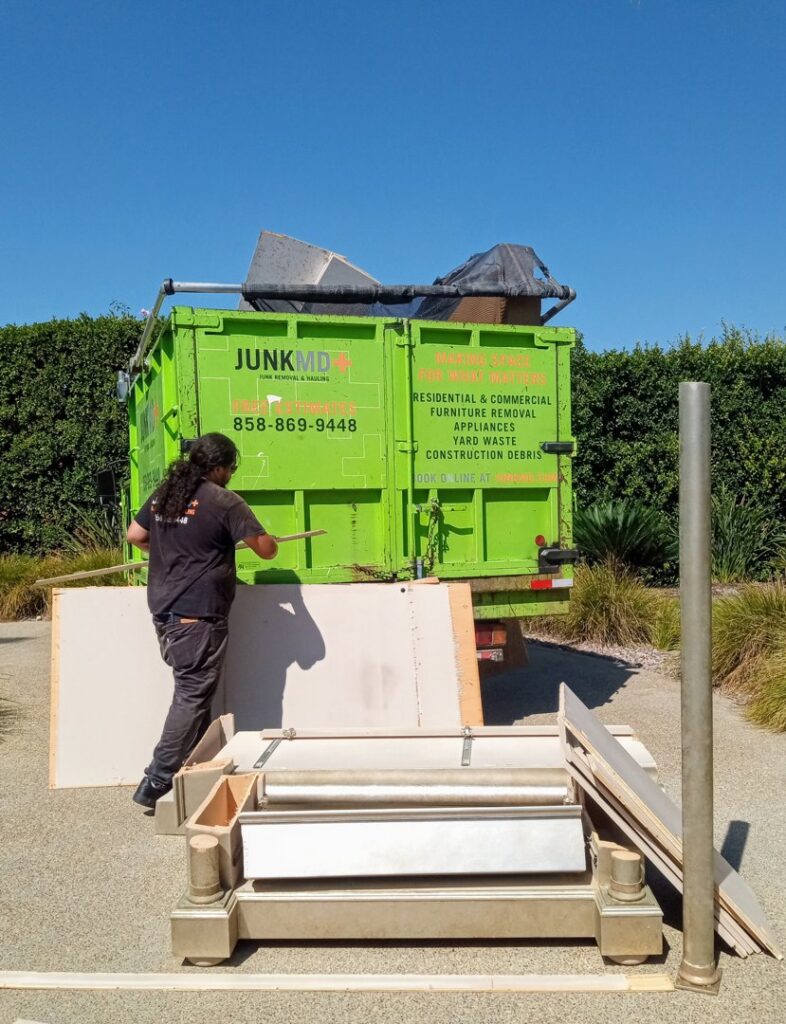 Business queued-photos - JunkMD