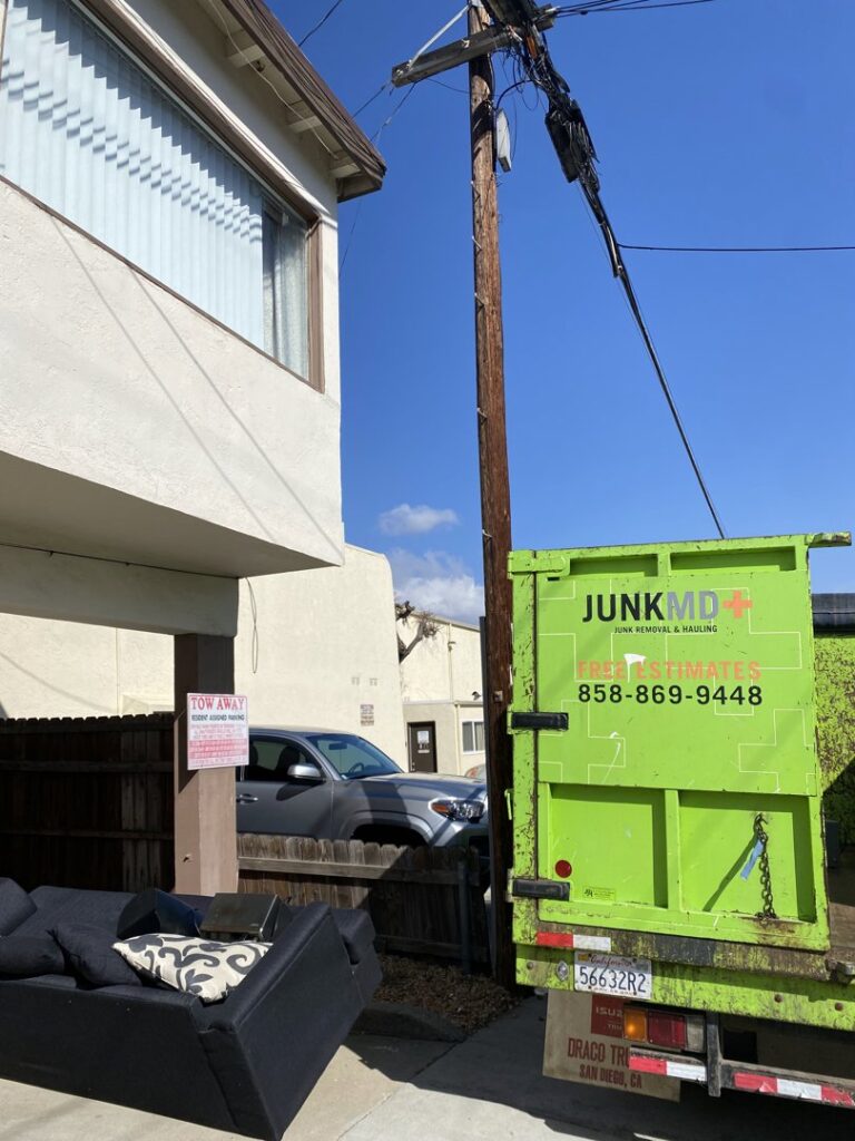 Business queued-photos - JunkMD